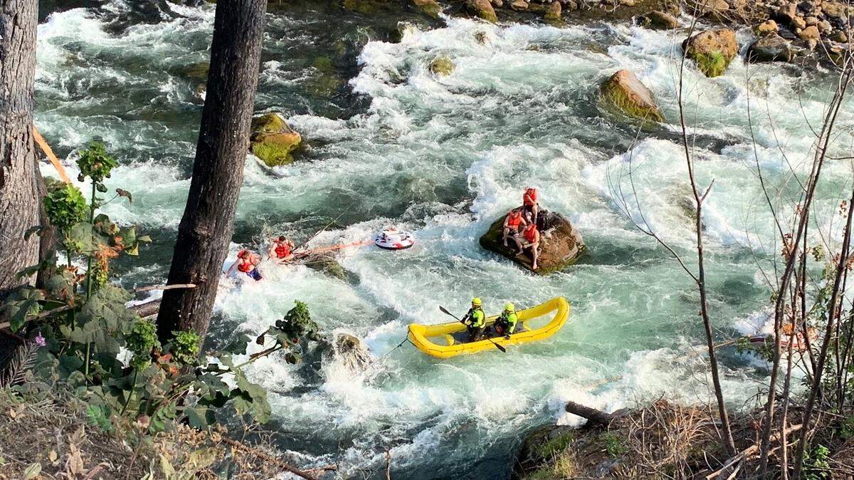 Five rafters became stranded in Santiam River after encountering rapids.