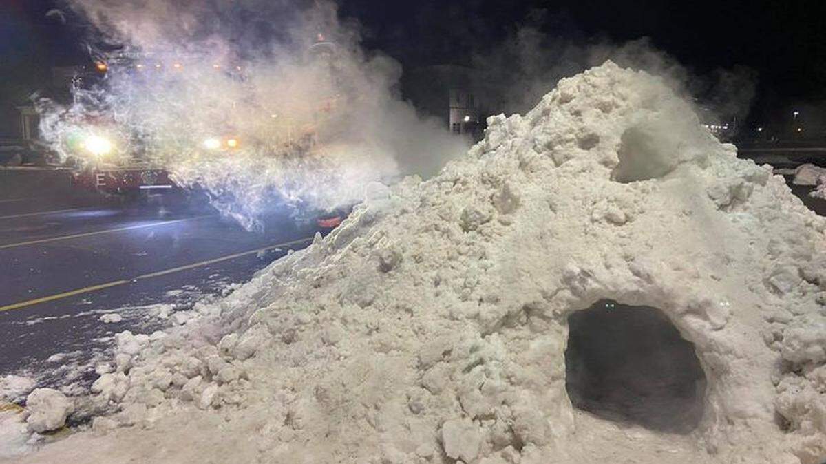 An igloo caught fire in the parking lot of a Kroger grocery store in Forest, Virginia, officials say. Photo from Forest Fire Department on Facebook