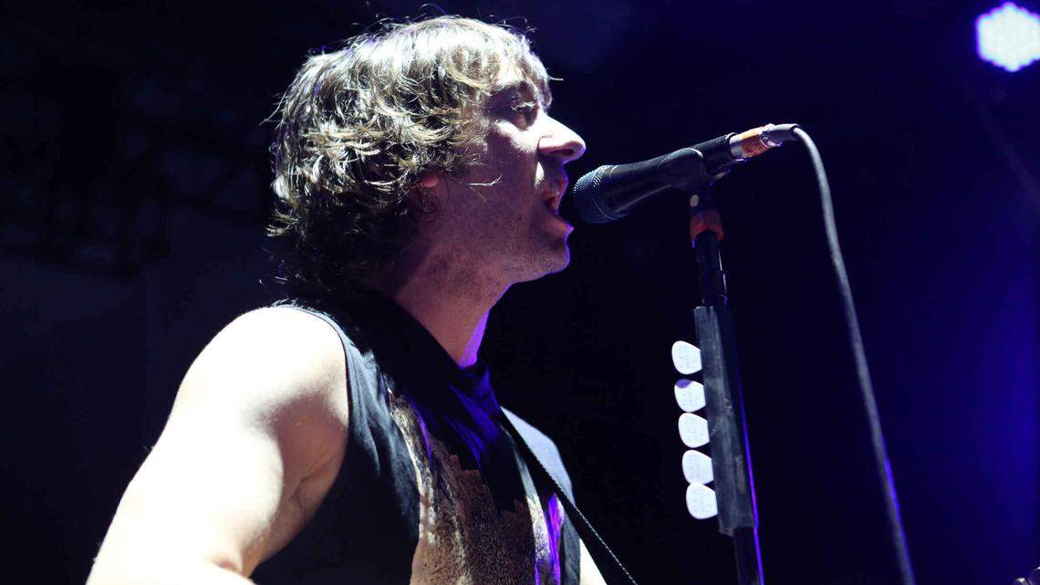 Tom Higgenson of the Plain White T’s made a special trip to the hospital room of a young cancer patient.