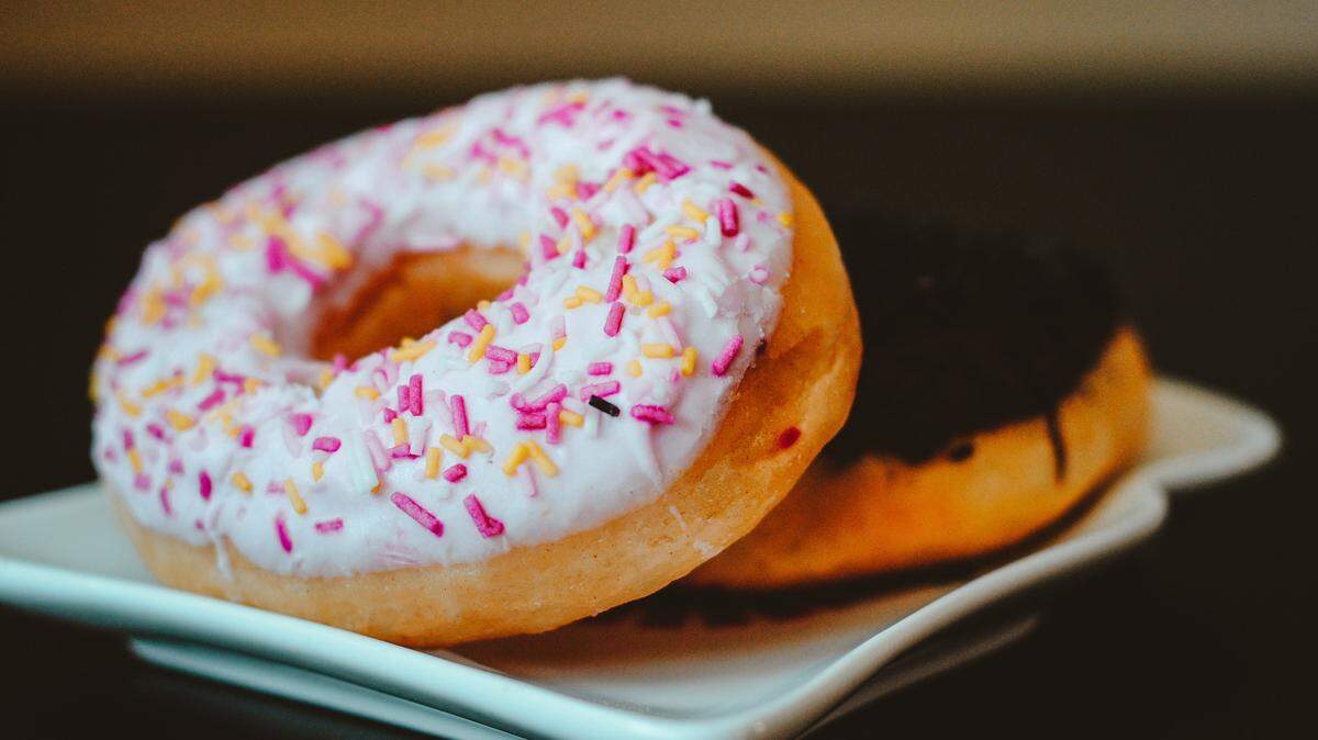 A man was caught on surveillance video breaking into a California doughnut shop -- and then returning later for his keys.