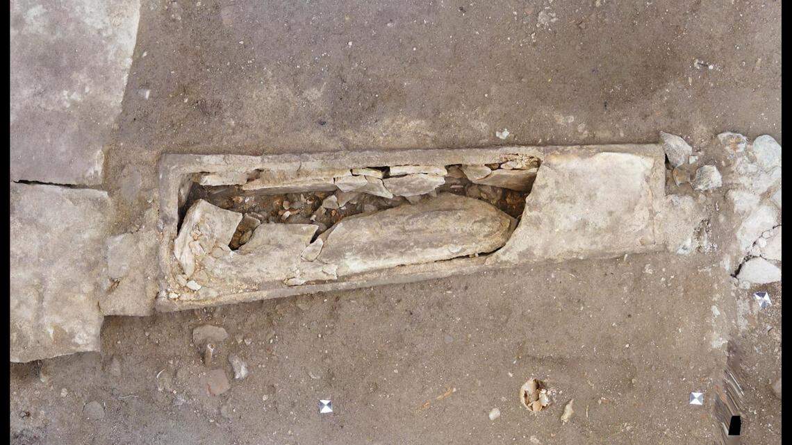 A trapezoid-shaped sarcophagus found in the second level of graves.