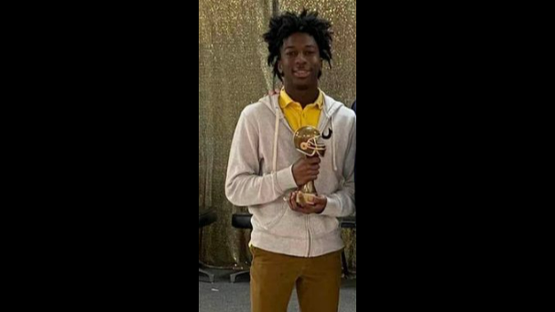 Corion Evans, 16, rescued four people from drowning in Mississippi after a car drove into a river, cops say.