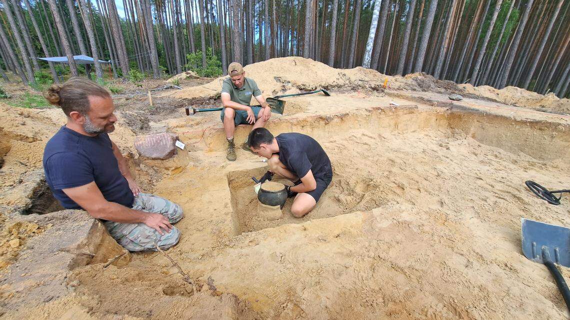 All of the graves were crematorial graves, experts told National Geographic Poland.