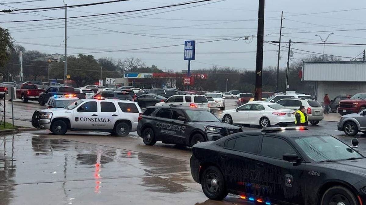 Over 250 people descended on a grocery store in Austin and began fighting over food thrown in a dumpster after a power outage, cops said.