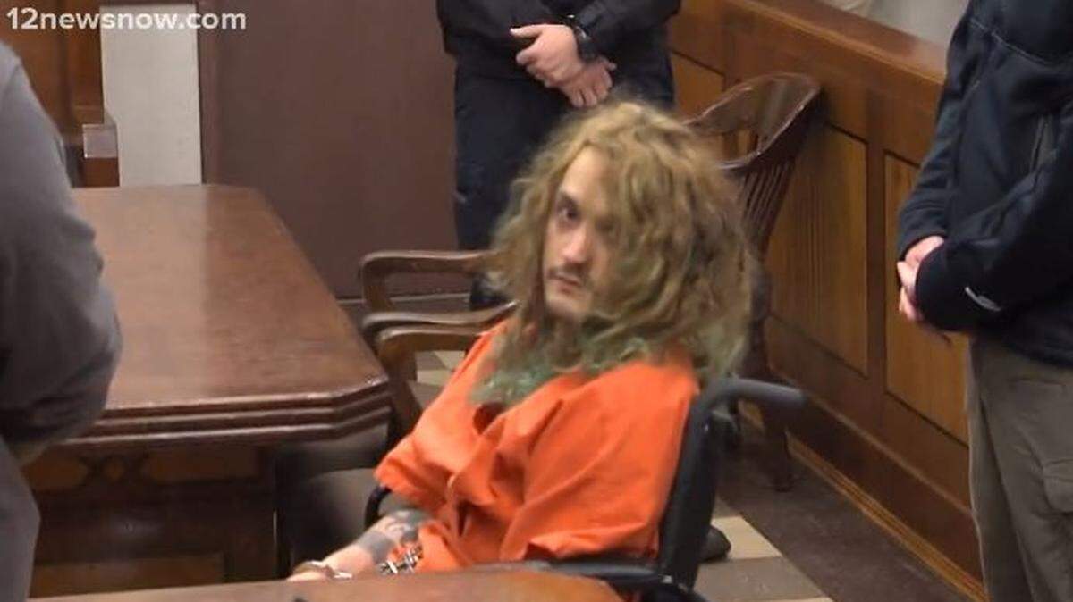 Yovahnis Roque, 26, told the judge in his capital murder case that “the government made me do it.”