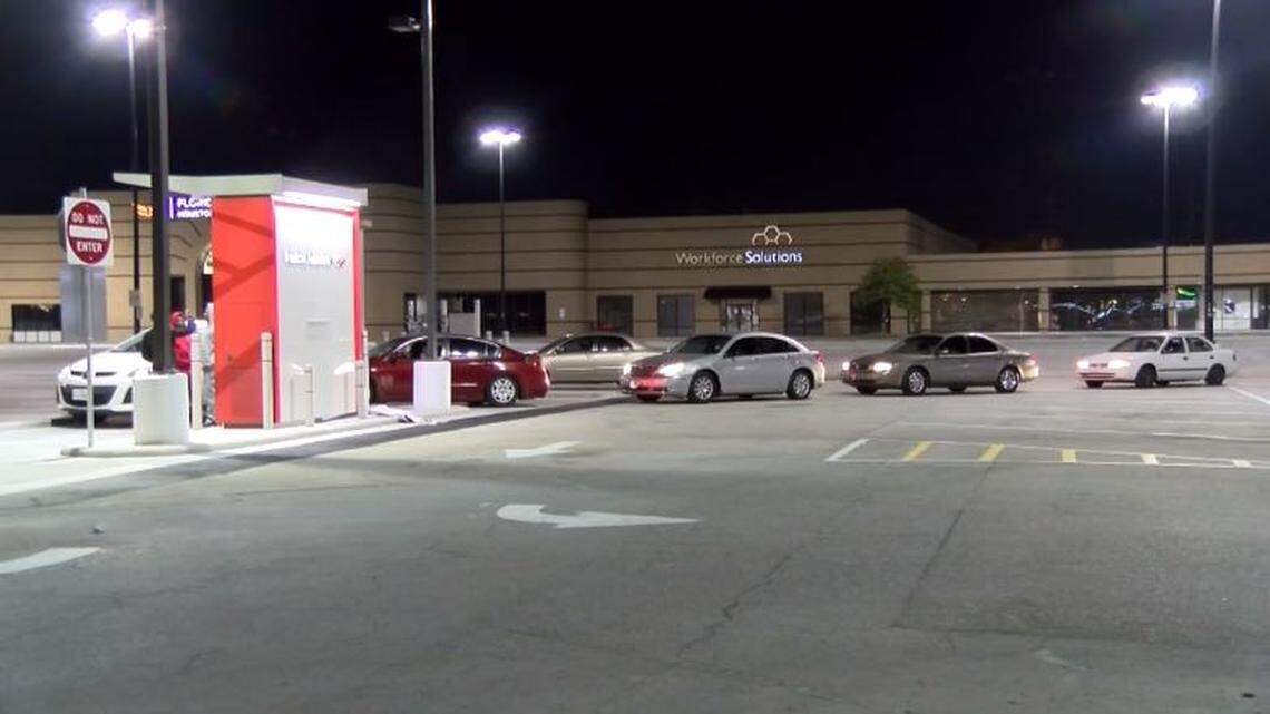 A long line of cars at the Bank of America ATM in Harris County that was spitting out $100 bills instead of $20s