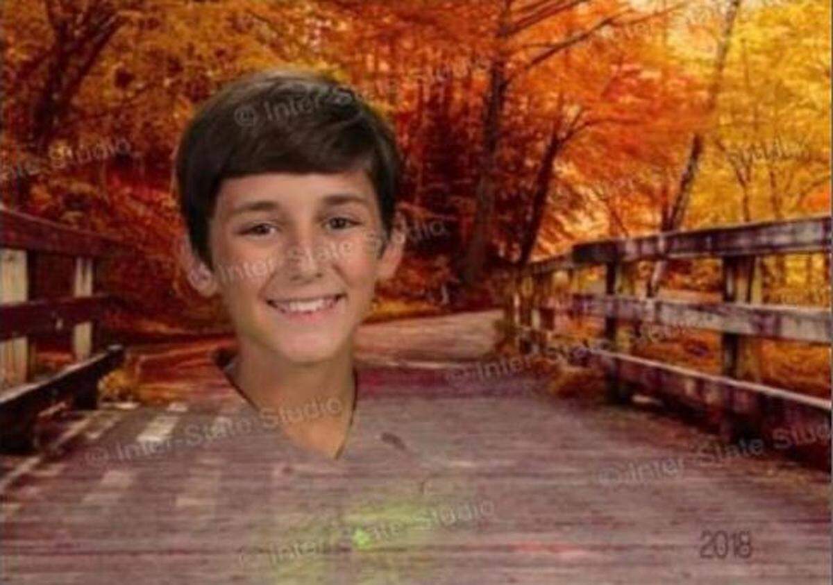 “Autumn is my favorite,” Carter’s mom, Laurel Hutsell captioned one of her son’s hilarious school photos.