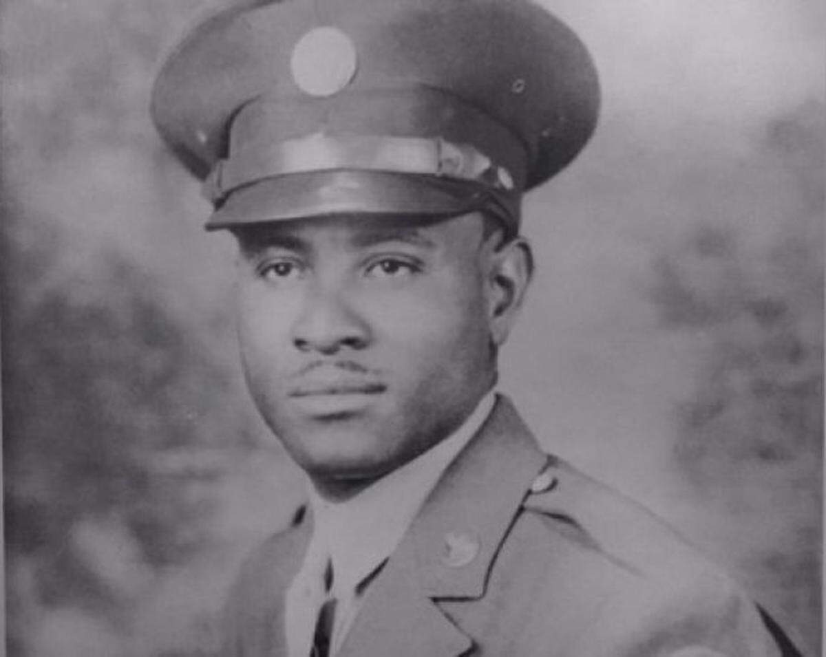 Richard Overton during his military service in the 1940s.