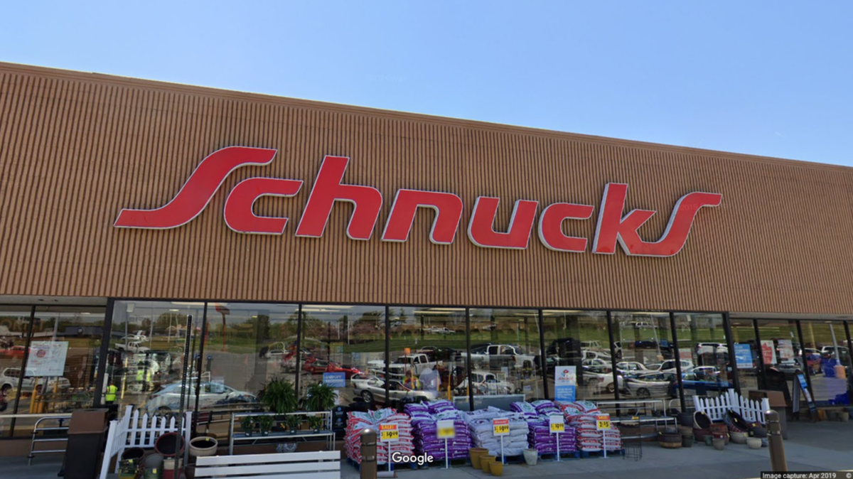 Schnuck’s employee Ben Mazur rescued a baby in a runaway shopping cart in the parking lot of the Alton, Illinois, grocery store after hearing a car honking. Screengrab from Google.
