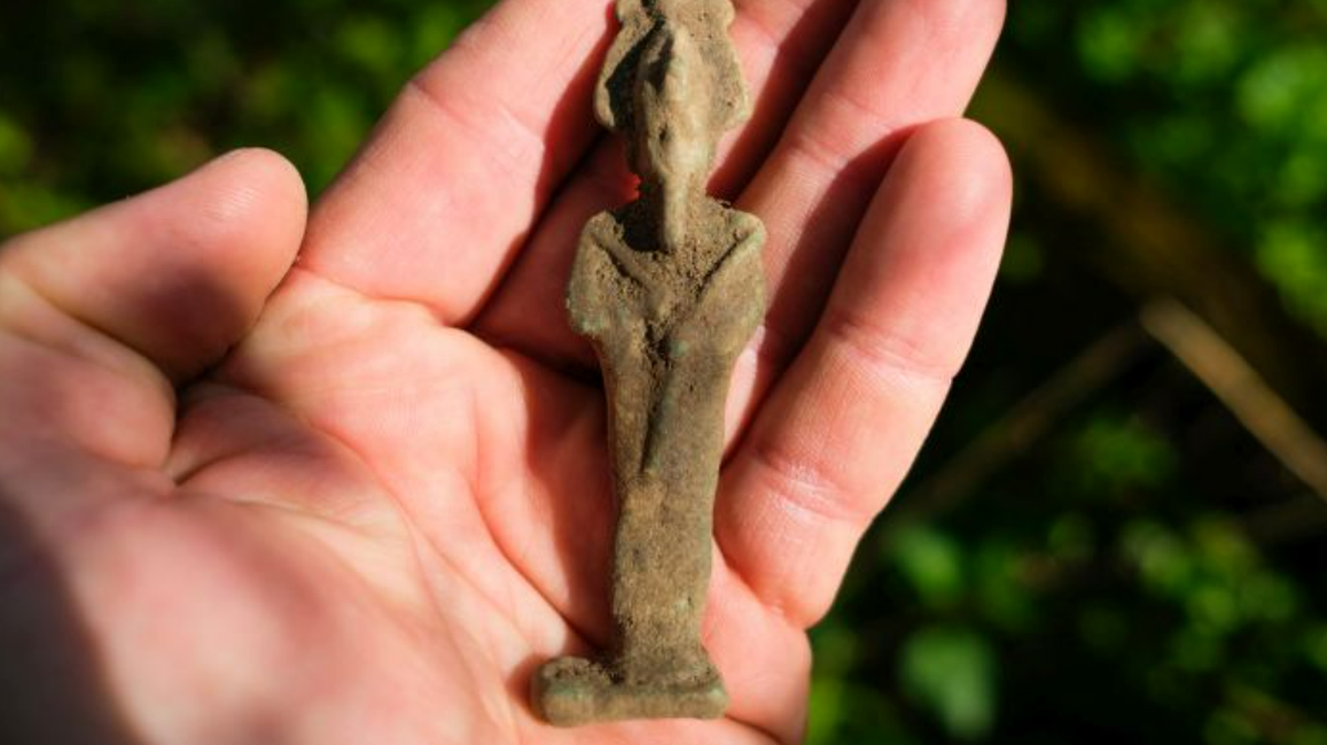 Ancient Egyptian and Roman figurines discovered in Poland were abandoned by a wealthy Polish family fleeing the country during World War II, officials said.