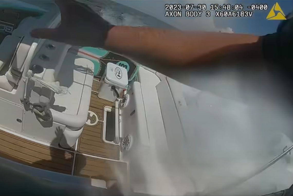 The deputy waited for the perfect moment, then leapt into the rogue boat.