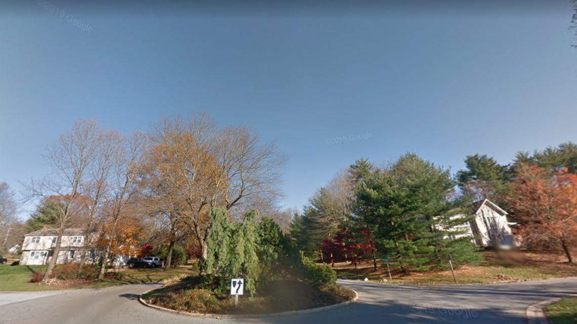 A pair in Pennsylvania have been accused of stealing holiday tips left for sanitation workers in a residential neighborhood, police said.