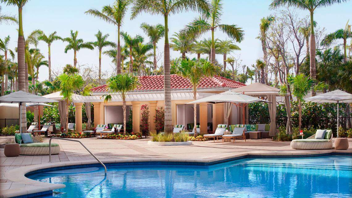 Private bungalows and cabanas are available at the Ritz-Carlton, Naples’ poolside retreat.