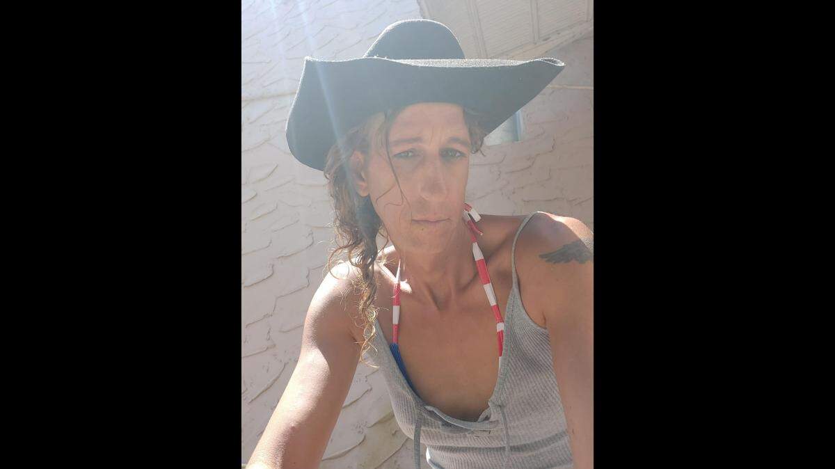 Piper Ayres, 40, says she was thrown out of a Florida bar after using the women’s restroom.