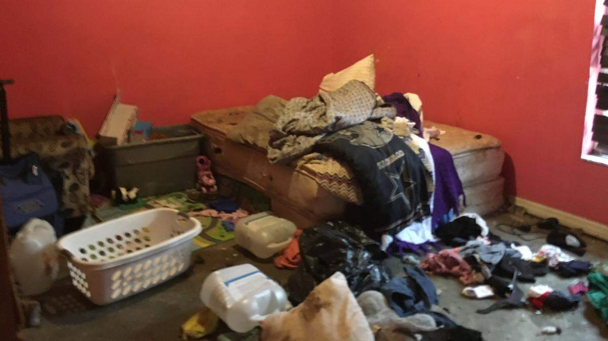 A Florida woman kept six children unsupervised in a dirty, feces-covered home full of lice and flies, Marion County deputies say. Two children wandering half-naked in the road tipped deputies off.