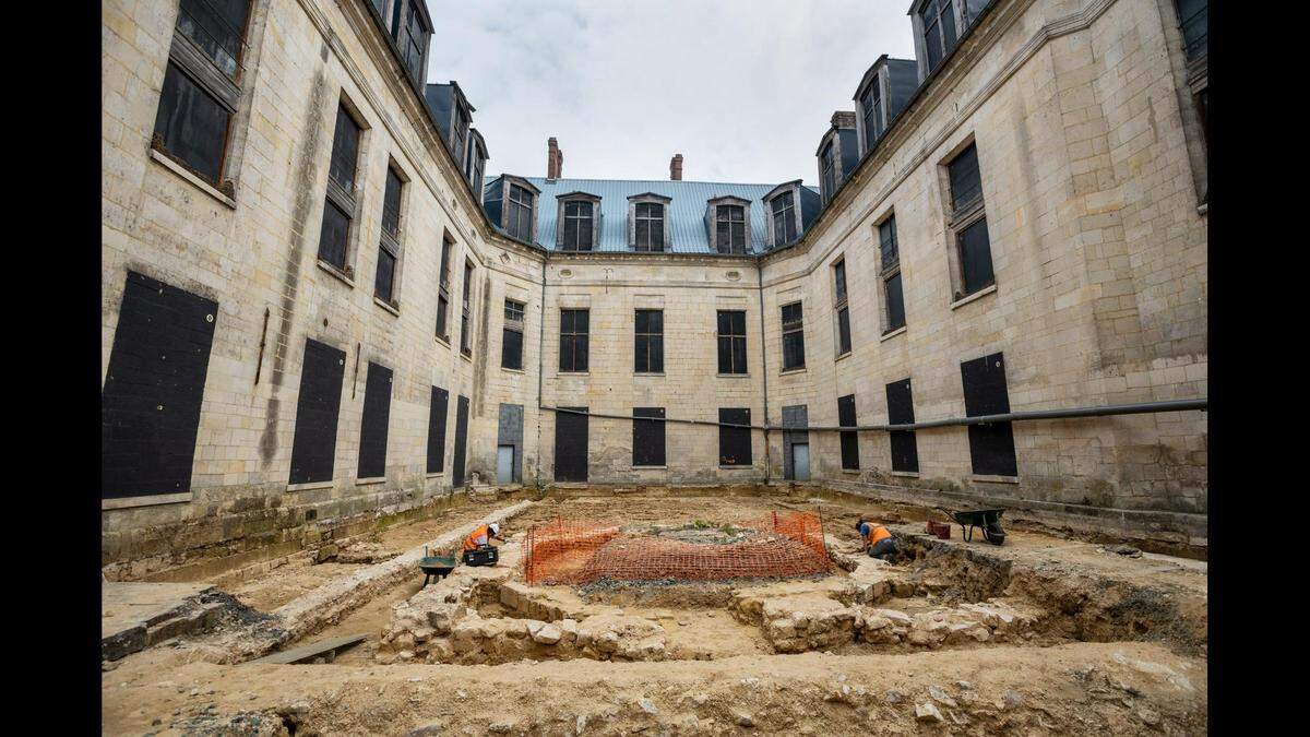 Experts worked to excavate the remains of the tennis court’s tile.