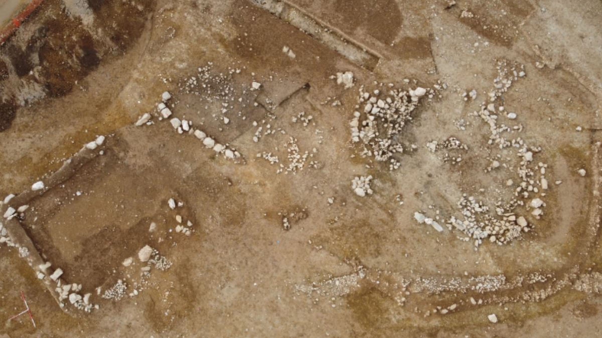 A rare Roman-era settlement, composed of several buildings, was discovered in Cornwall, England.
