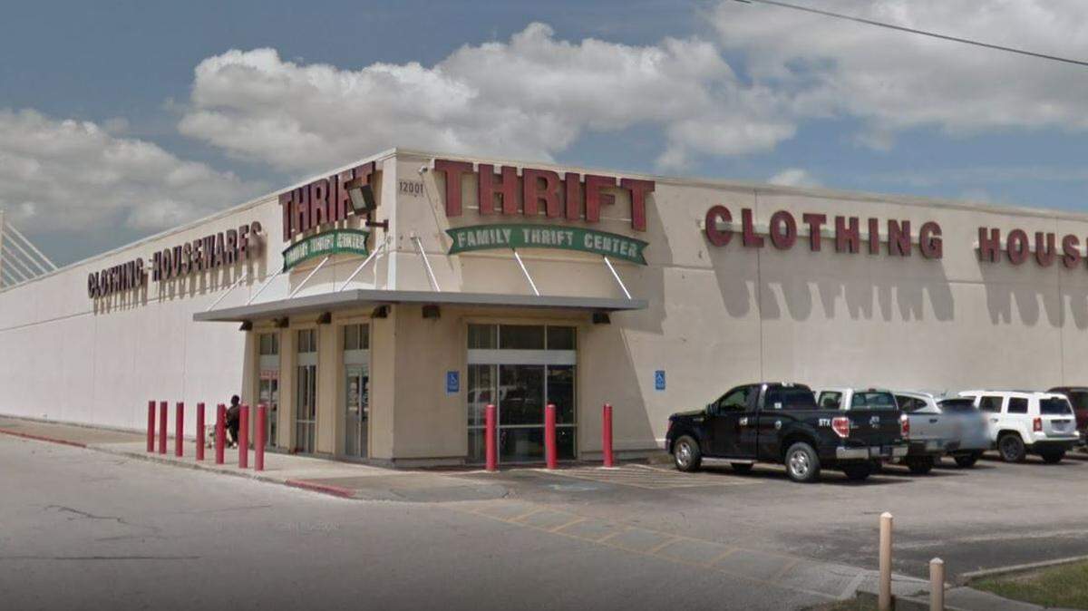 This parking lot is where Houston police say a 26-year-old dad left his 6-year-old girl in the car alone with her 1-year-old brother.