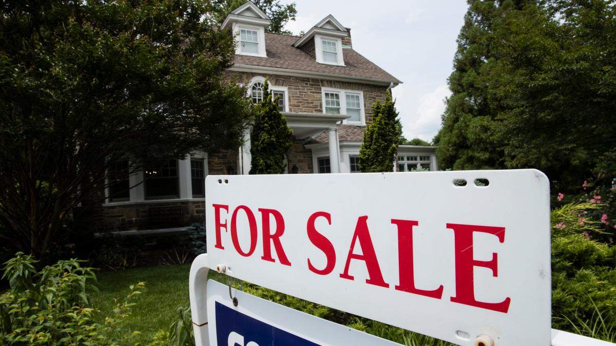 Two real estate scammers were arrested in Springfield, Massachusetts, this week after a realtor caught renters trying to move into a home that wasn’t theirs, and then caught the scammers trying to let them in, police said.