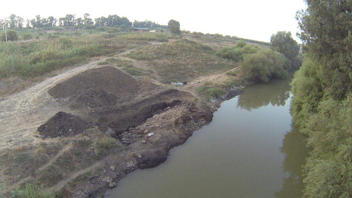 The Nahal Mahanayeem Outlet dates back to the Middle Paleolithic era, about 60,000 years ago.