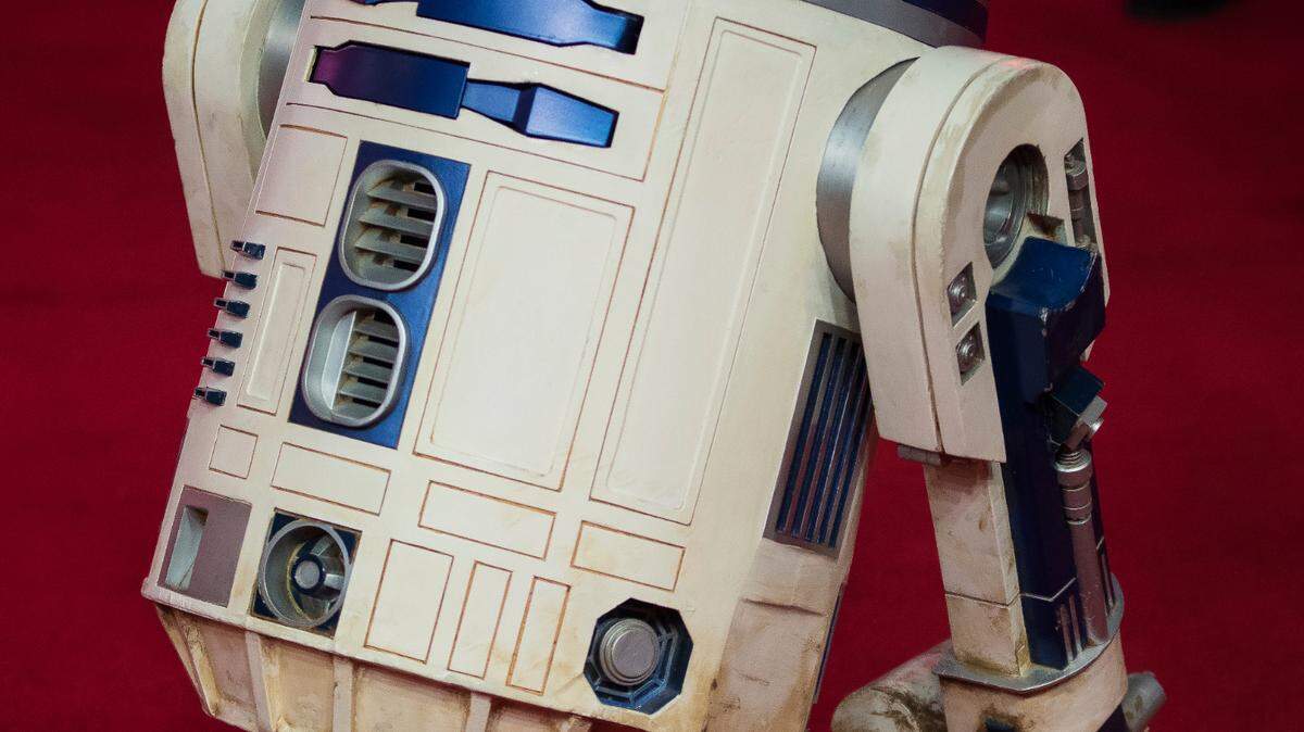 R2-D2 poses for photographers upon arrival at the premiere of the film ‘Star Wars: The Last Jedi’ in London, Tuesday, Dec. 12th, 2017. (Photo by Vianney Le Caer/Invision/AP)
