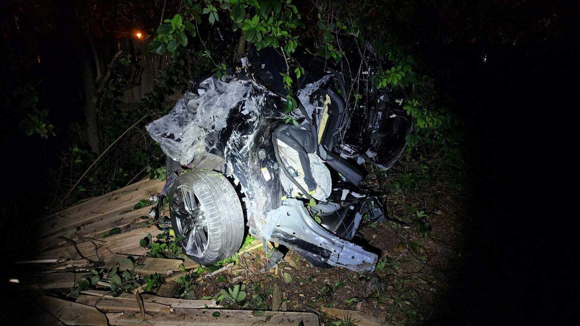 A 30-year-old passenger died and a 26-year-old driver was seriously injured in a high-speed crash on June 20, Florida police said.