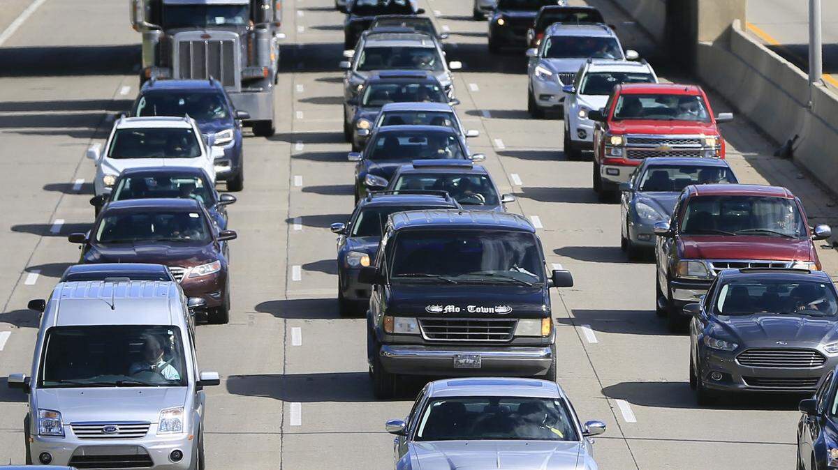 In a June 23, 2015, photo, traffic heads north along the Lodge freeway in Detroit. Michigan drivers will soon receive a $400 refund per vehicle from the Michigan Catastrophic Claims Association, Gov. Gretchen Whitmer announced on Dec. 7, 2021.