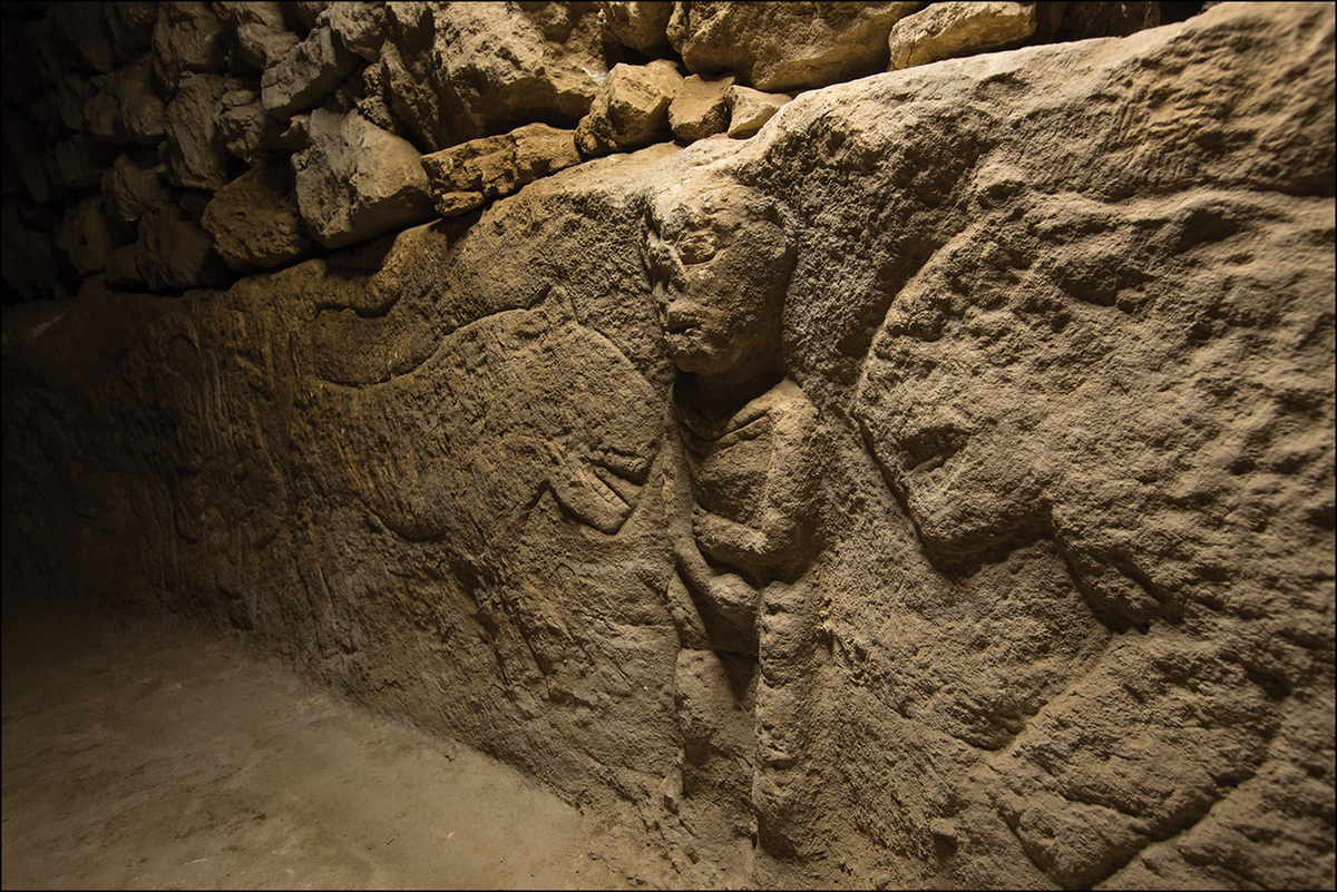 The wall depicts five figures in two related “narrative ‘scenes,’” researchers said.