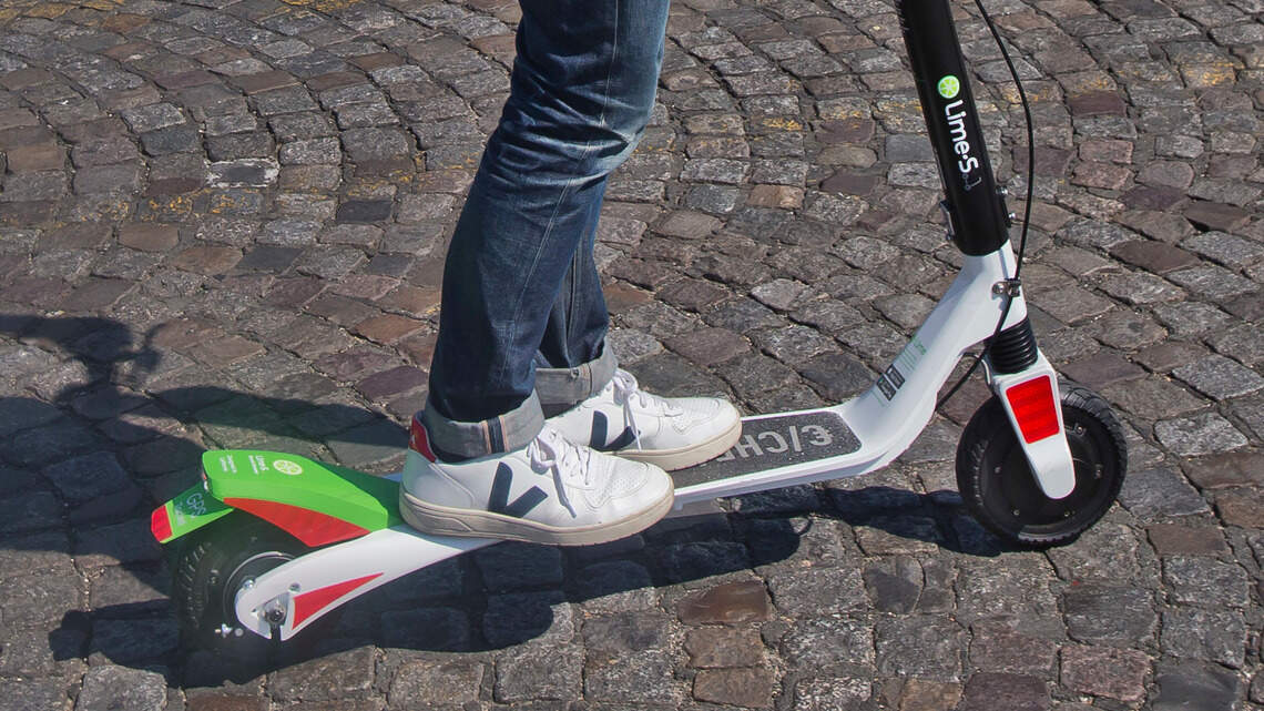 First study of e-scooter ER visits reveals exactly how riders (and walkers) get hurt