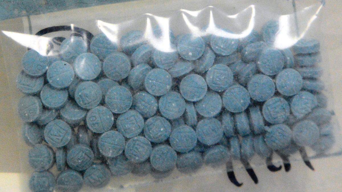 A Colorado Springs woman is accused of supplying a fentanyl pill to two girls, who later gave it to a third who fatally overdosed at school, federal officials say.
