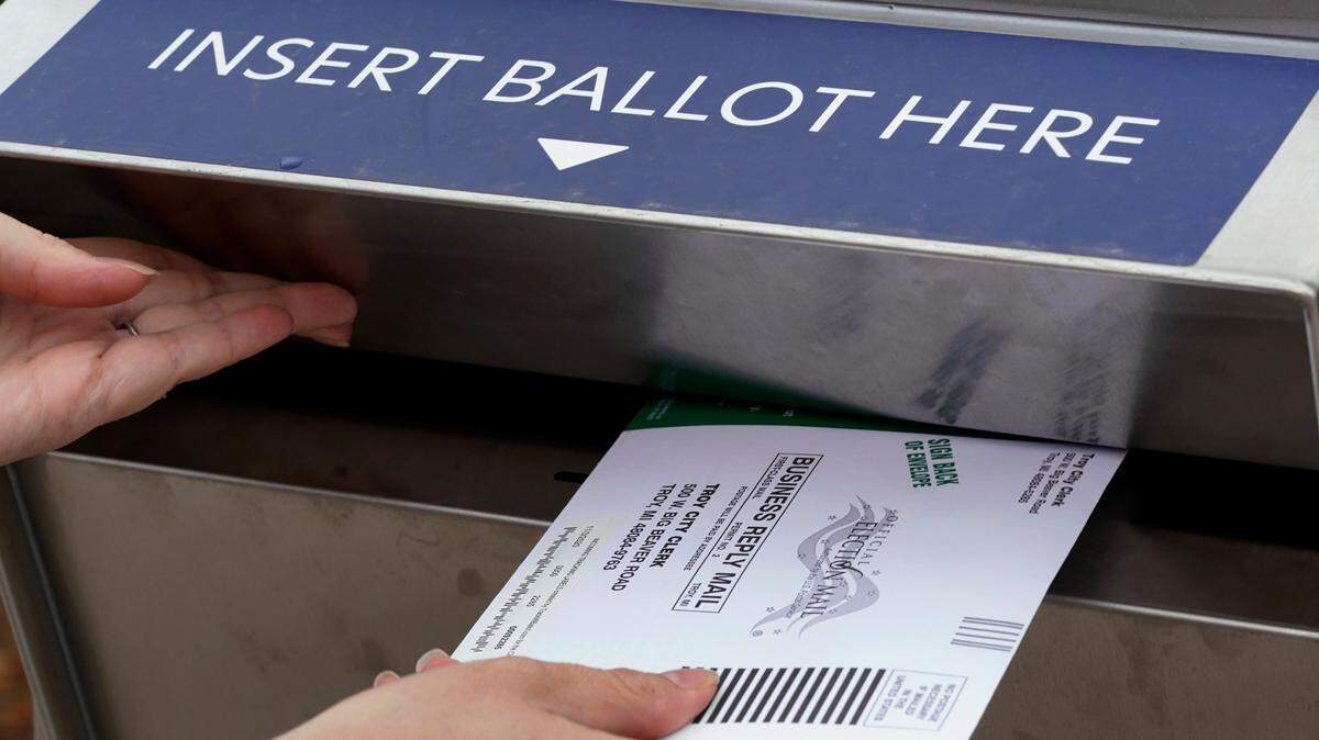 A new poll reveals that Republicans hold a slight edge in competitive congressional districts in the upcoming midterm elections. (AP Photo/Paul Sancya, File)