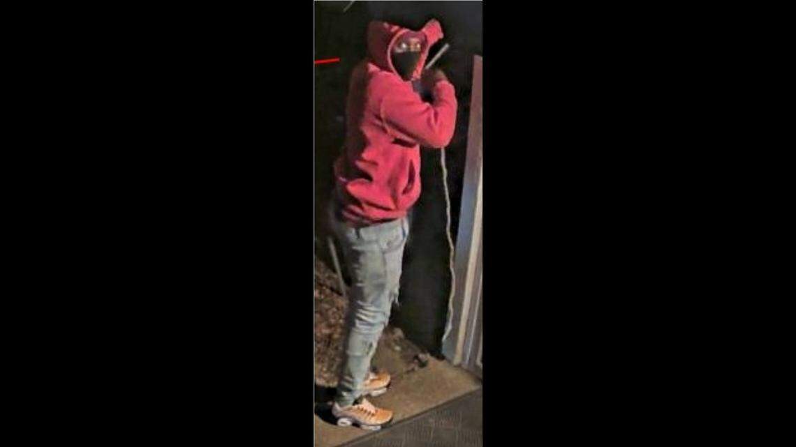 Police in Memphis, Tennessee, are looking for a man accused of trying to use mousetraps to steal money orders out of an apartment complex drop box.