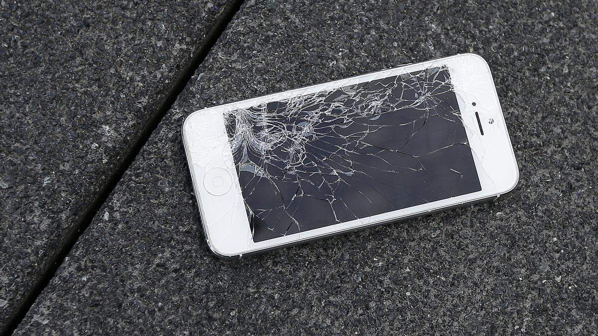 An Apple iPhone with a cracked screen after a drop test at the offices of SquareTrade in San Francisco.