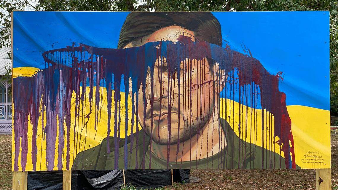 Vandals have destroyed two murals of Ukrainian President Volodymyr Zelenskyy in Florida, according to a local arts group.