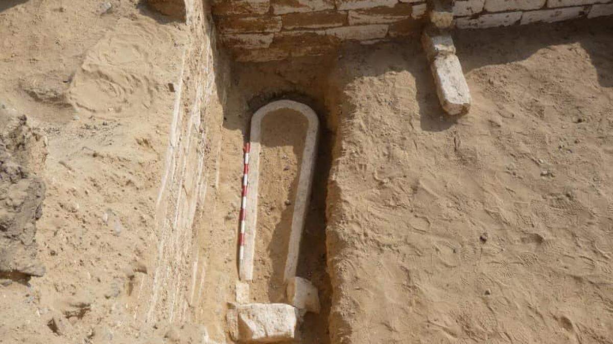 Ancient tombs dating to the Roman, Persian and Coptic eras have been unearthed in Egypt.