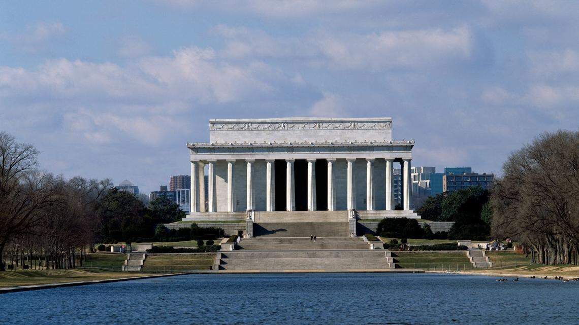 Ducklings at the Lincoln Memorial’s reflecting pool are positive for avian flu, park rangers said.