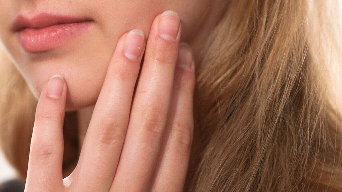 Signs of poor lymphatic drainage most people miss, plus a daily 5-minute, no-tool routine.
