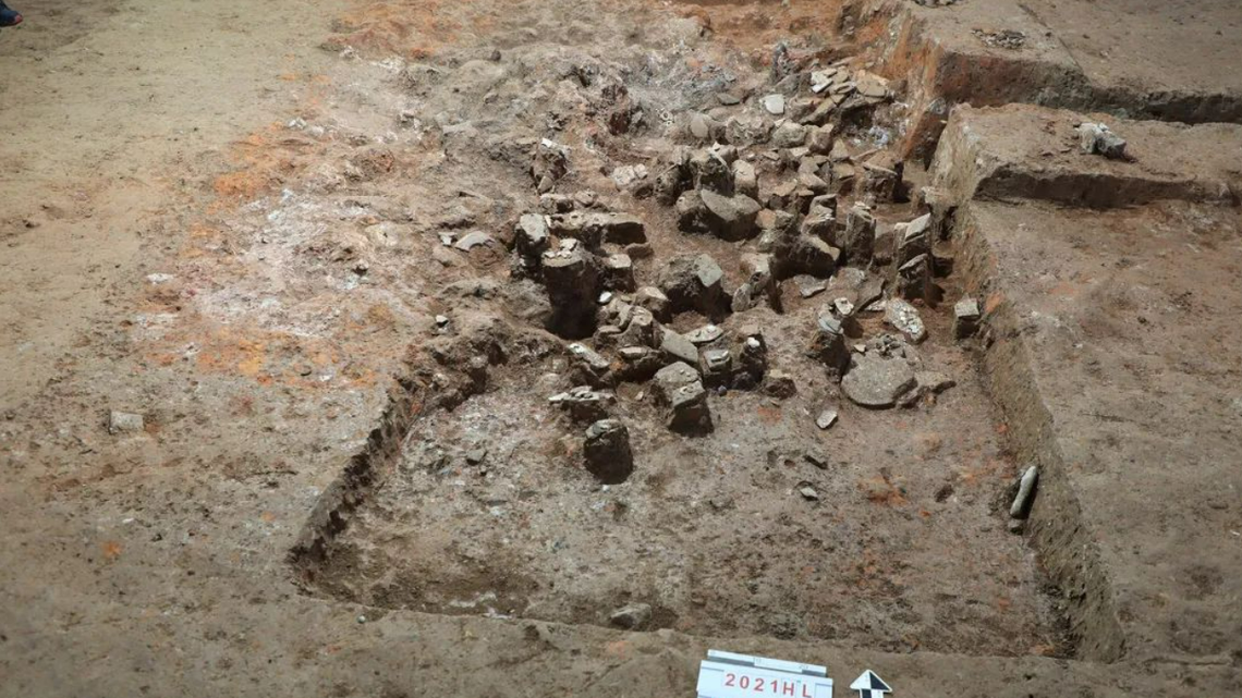 A Neolithic sacrificial pit, over 13 feet in length, was recently discovered by researchers in China’s Anhui Province.