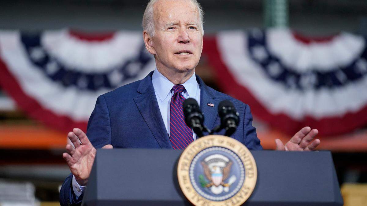The Biden administration announced on May 9 that 20 internet companies have agreed to provide discounted service to low-income Americans as part of a program that could make tens of millions of households eligible for free service.