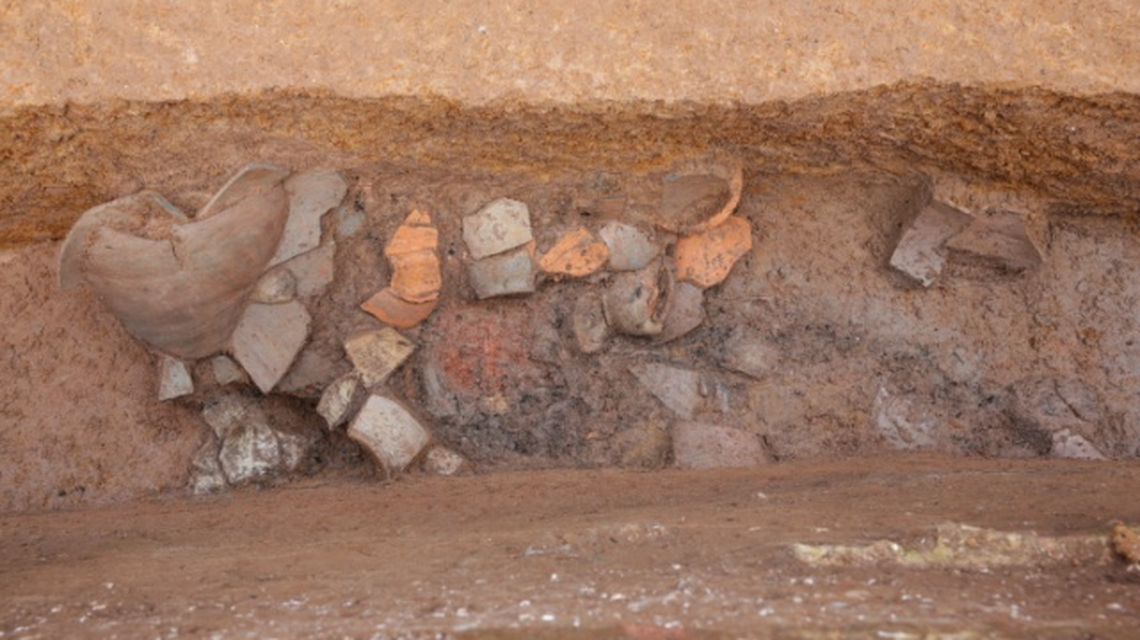 The Han tombs had funeral pottery inside.