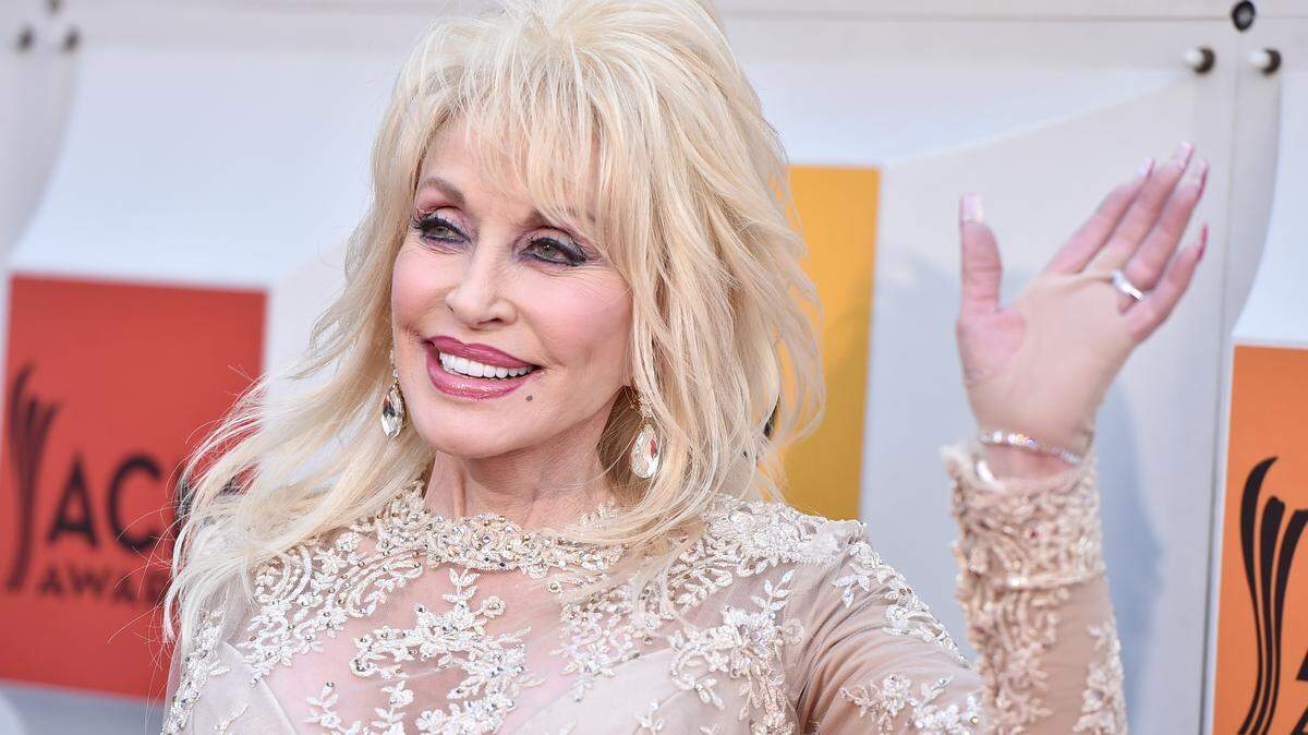 Dolly Parton arrives at the 51st annual Academy of Country Music Awards at the MGM Grand Garden Arena on Sunday, April 3, 2016, in Las Vegas. (Photo by Jordan Strauss/Invision/AP) Dolly Parton’s old home in Tennessee is now turning into a free wedding venue for couples displaced by the wildfires near the Great Smoky Mountains National Park.