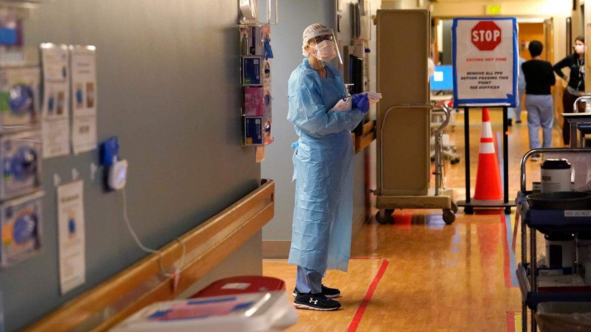 A quarter of physicians surveyed in a recent study said they planned to leave the profession within the next three years in part due to stress, anxiety and depression brought on by the COVID-19 pandemic, according to researchers. (AP Photo/Elaine Thompson)