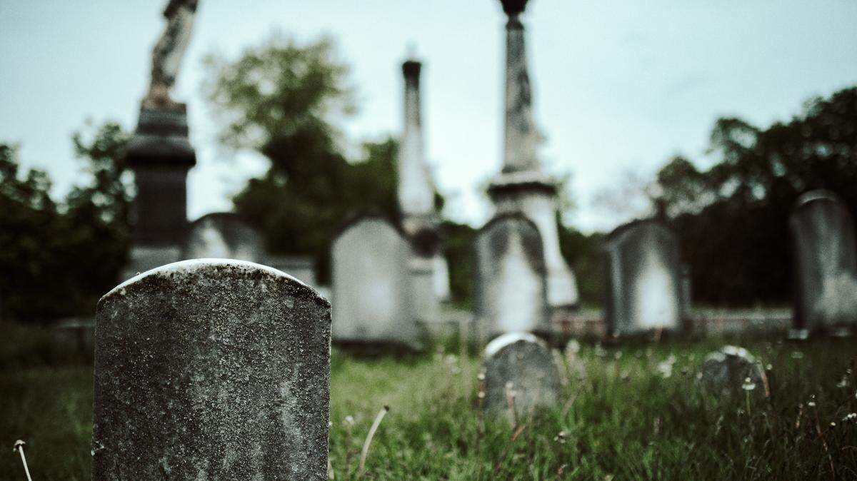The 39-year-old Georgia man lured his ex-girlfriend to his father’s grave and raped her, deputies say.
