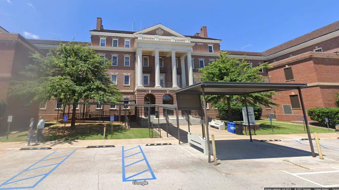 Robert Levy, former pathologist at Fayetteville, Arkansas Veterans Affairs Medical Center, is going to prison after he was accused of misdiagnosing a veteran who died of cancer. Screengrab from Google.