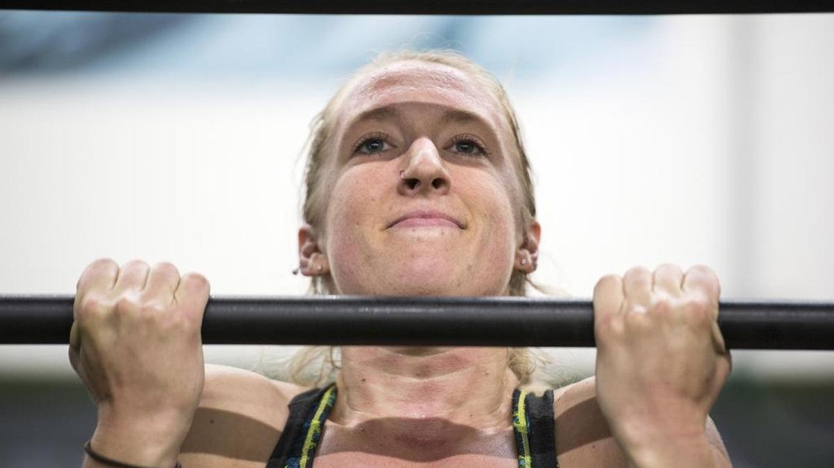 Aubrie Pohl does pull-ups during an active performance class at Innovative Results in Costa Mesa, Calif., on April 7, 2016. A study has found that one minute of arduous exercise was comparable in its physiological effects to 45 minutes of gentler sweating.