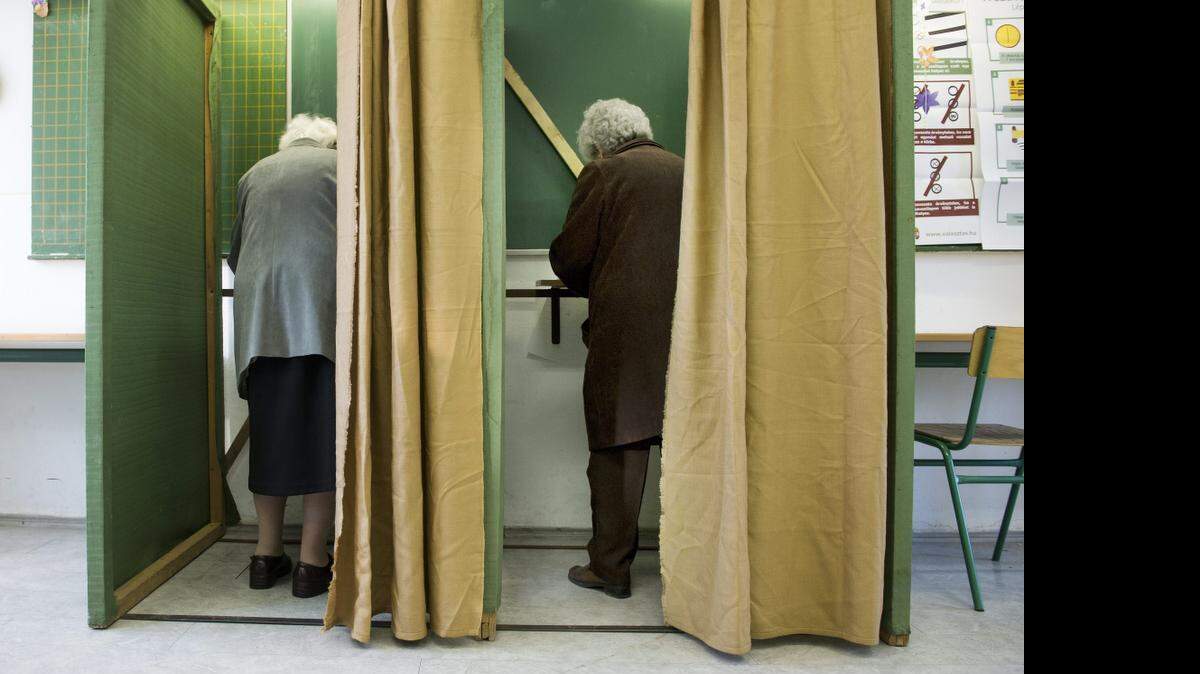 
Some experts warn that moving away from voting booths and to Internet voting could lead to tampering with election results.


