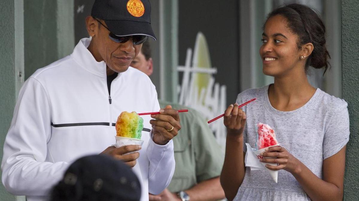 President Barack Obama eats shave ice with daughter Malia Obama at Island Snow in Kailua, Hawaii, during the Obama family vacation on Jan. 1, 2015.