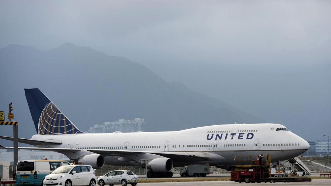 United Airlines is not only resuming free munchies for economy fliers, it also is making a promise to its largest corporate clients: the airline will be as reliable as American and Delta next year, or it will offer credits for upgrades and fees.