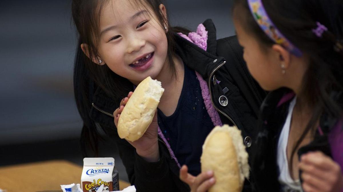 Students at Union House Elementary School, including, Aiyie Her, 7, left, and Elizabeth Khang, 7, eat dinner during an after-school program that was created after Congress passed the Healthy, Hunger-Free Kids Act. Schools nationally began phasing in provisions of the Healthy, Hunger-Free Kids Act in 2012. A year later, the average daily student participation rate for total lunches served began falling. A year ago, it had declined by about 1.2 million, according to the U.S. Department of Agriculture.