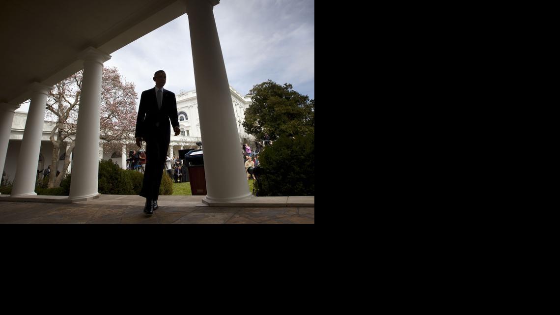 
President Barack Obama walks back to the Oval Office of the White House after speaking in the Rose Garden, April 2, 2015, about the breakthrough in the Iranian nuclear talks. 
